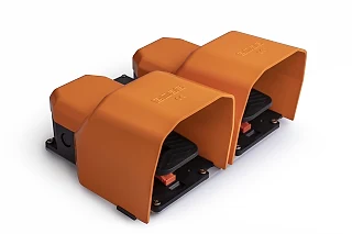 EMAS PDKA22BB11T PDK Serisi Metal Korumalı (1NO+1NC)+(1NO+1NC) Taşıma Kol Delikli Kalıcılı Çiftli Turuncu Plastik Pedal